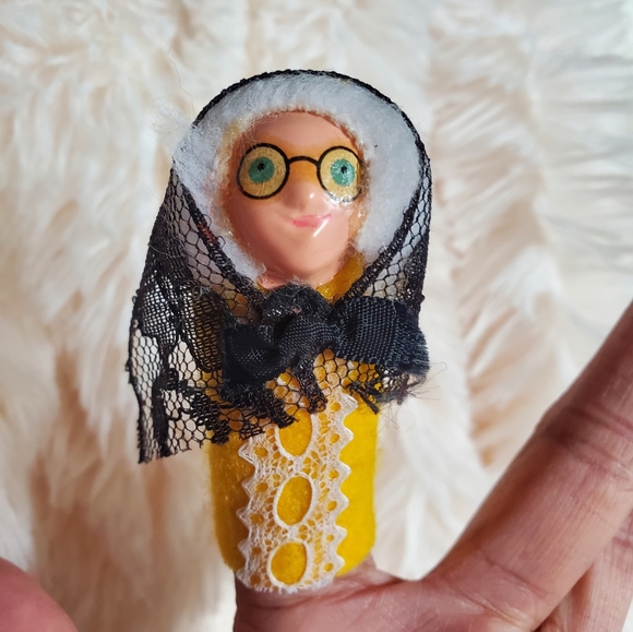 Vintage Red Riding Hood Finger Puppet Set - Picture 6 of 9